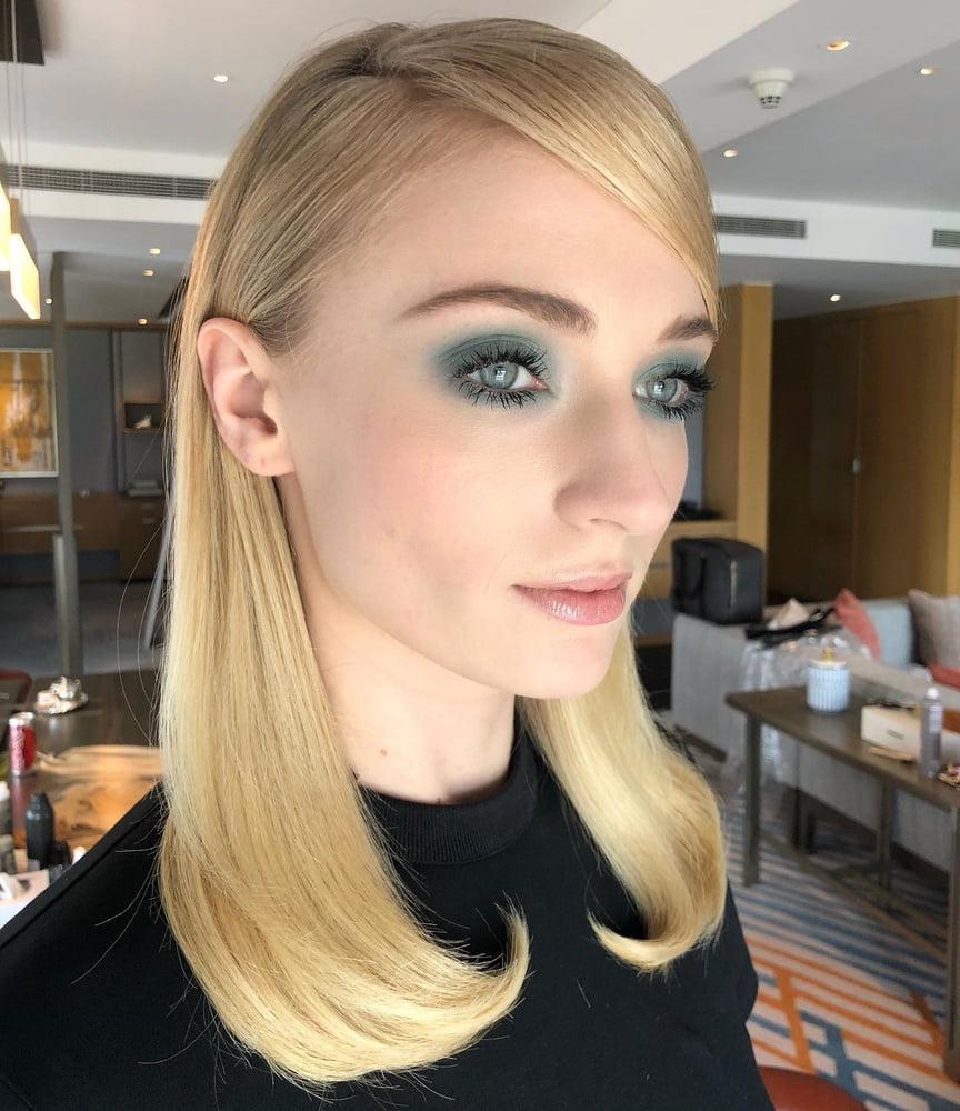 25P 24th Birthday Sophie Turner!!!