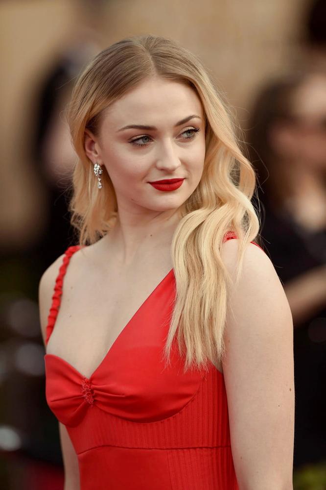 25P 24th Birthday Sophie Turner!!!