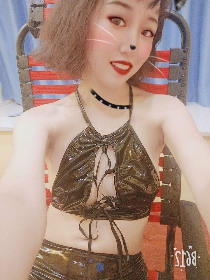 25P Chinese girl