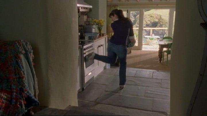 9P Caroline Catz wearing Levi's shorts and  jeans