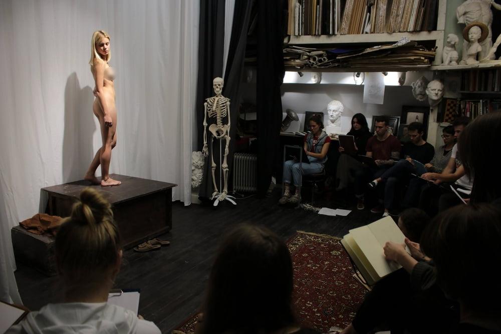 25P nude art models