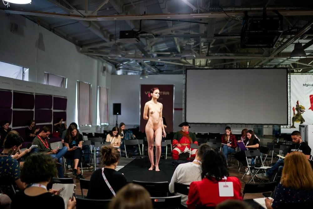 25P nude art models