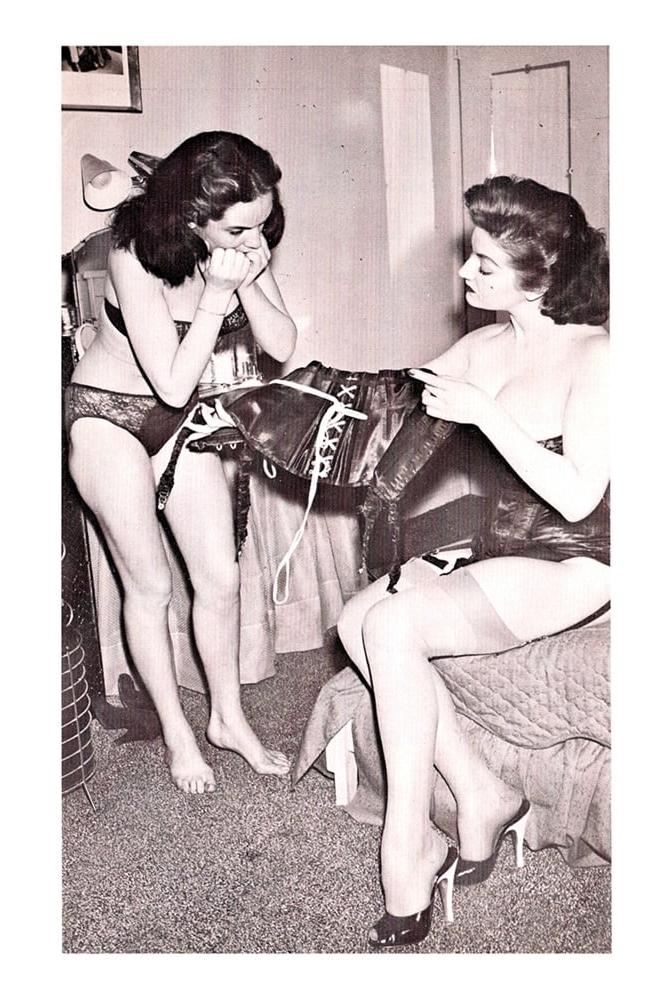 25P MAGAZINE - Mistress in Satin - Diane Kaye - 1960'S