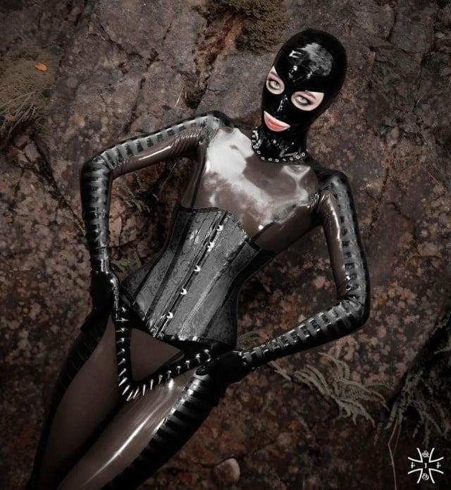 25P Girls in latex and mask 7