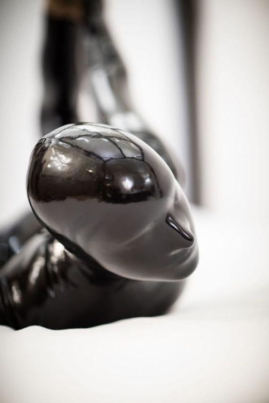 25P Girls in latex and mask 7