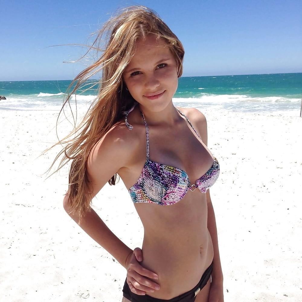 25P bikini girls
