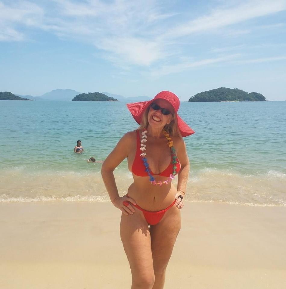 17P SDRUWS2 - BRAZILIAN AMATEUR HOT GRANNY WITH UGLY FACE