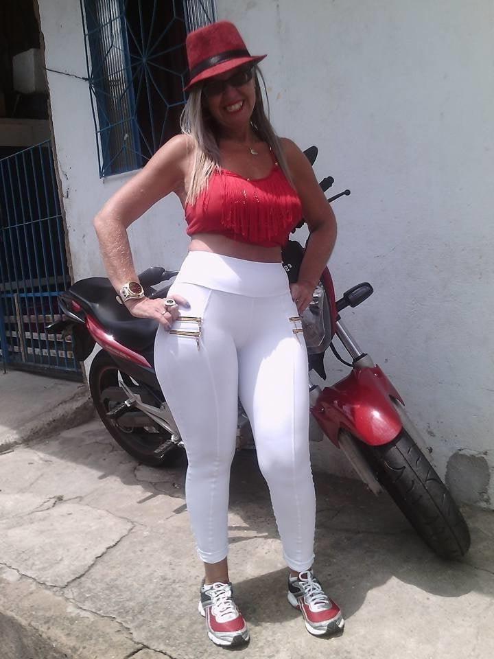 17P SDRUWS2 - BRAZILIAN AMATEUR HOT GRANNY WITH UGLY FACE