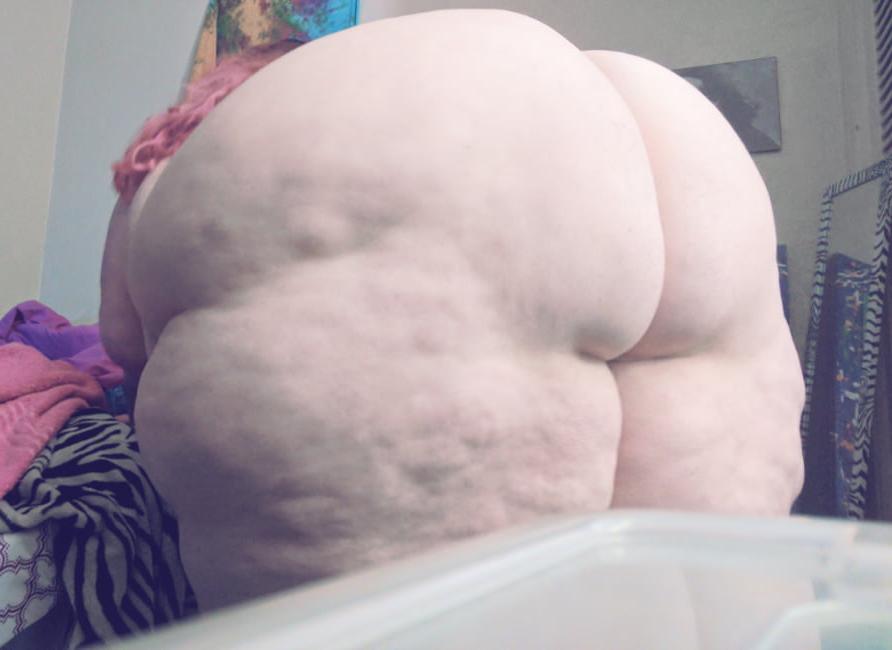 25P Hoodyman SSBBW 271 : Fat pigs exposed!