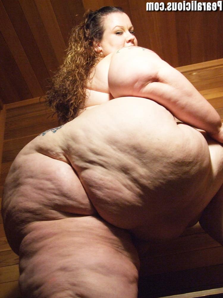 25P Hoodyman SSBBW 271 : Fat pigs exposed!
