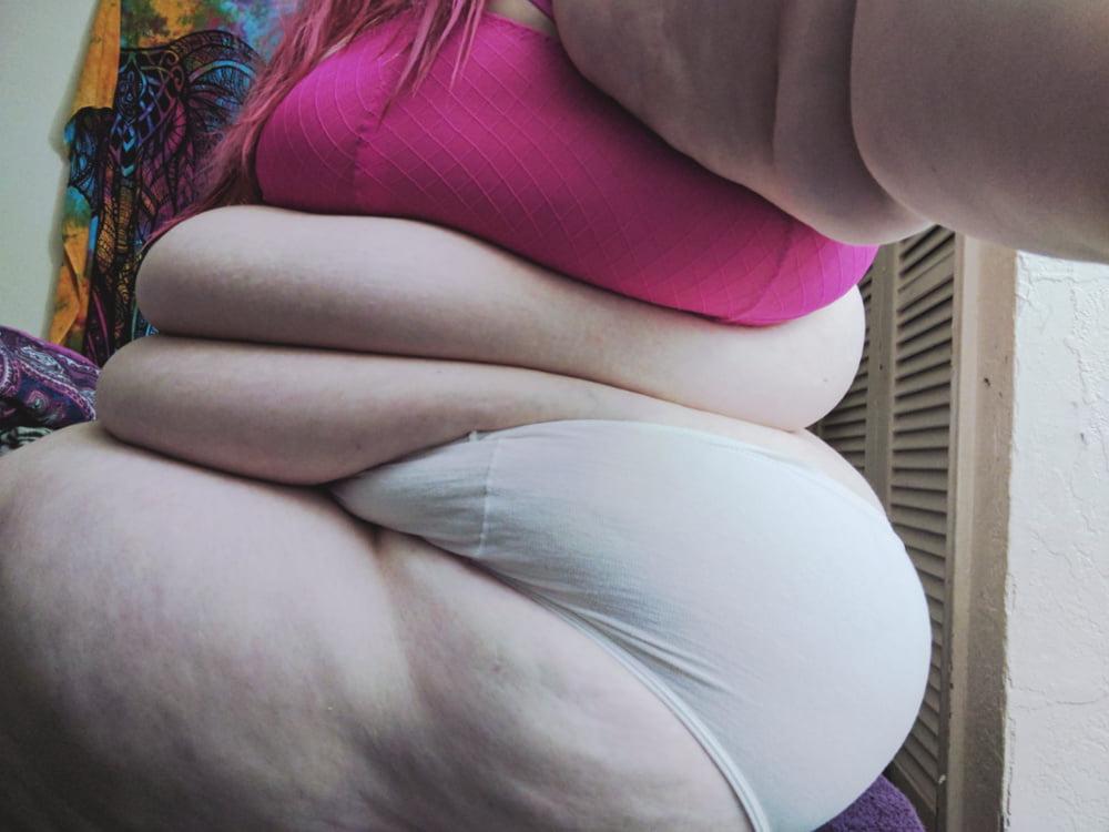25P Hoodyman SSBBW 271 : Fat pigs exposed!