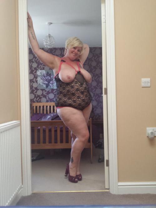 6P Sexy as fuck FAT MILF Slut