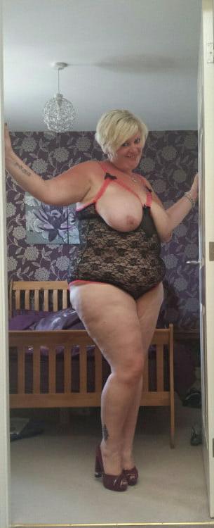 6P Sexy as fuck FAT MILF Slut