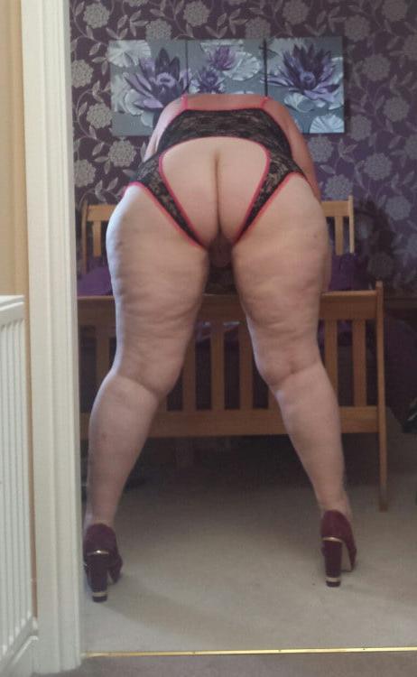 6P Sexy as fuck FAT MILF Slut