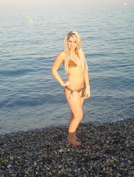 25P Hot Greek Girls On The Beach
