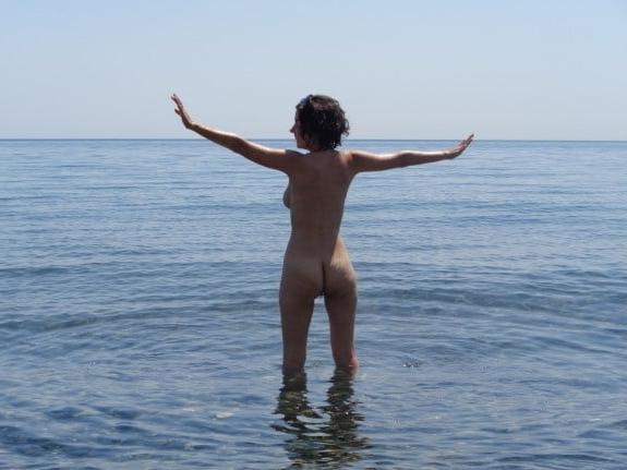 25P Hot Greek Girls On The Beach