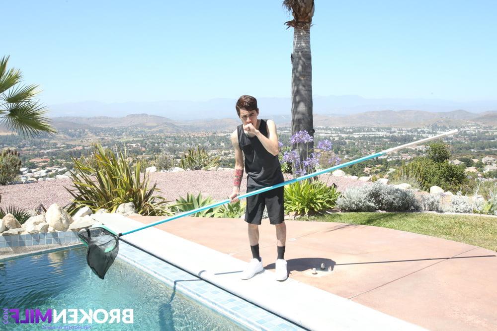 25P Curvy MILF Aubrey Black Make Out With The Pool Boy