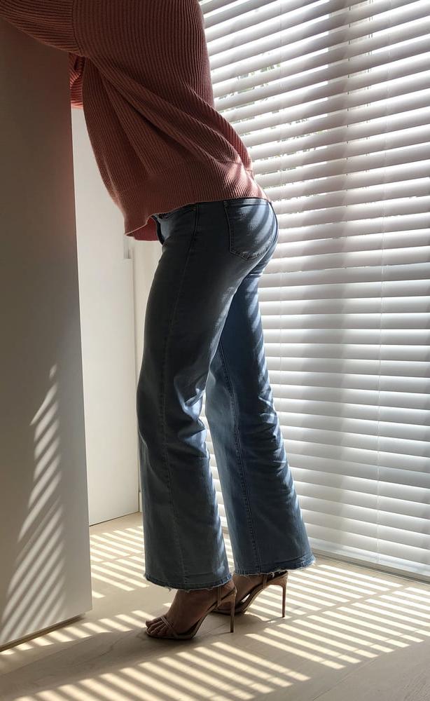 6P Exposed thong in jeans &amp; stiletto's