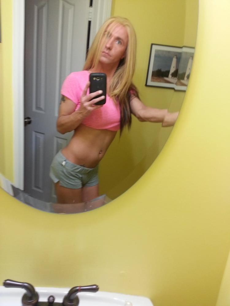 25P slut in the bathroom  KimberlyGeorge