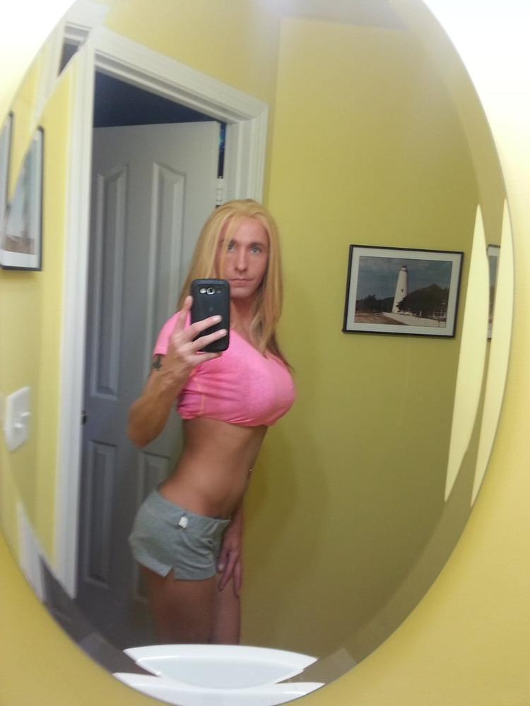 25P slut in the bathroom  KimberlyGeorge