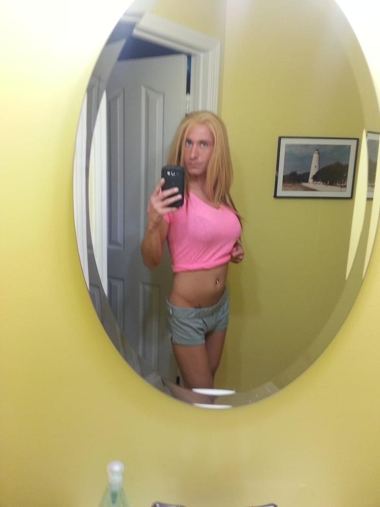 25P slut in the bathroom  KimberlyGeorge