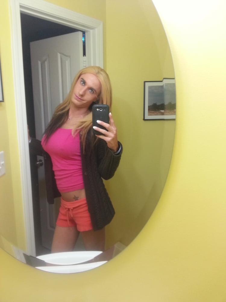 25P slut in the bathroom  KimberlyGeorge