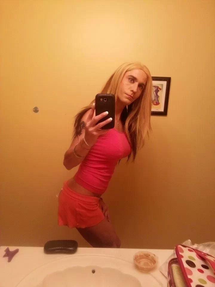 25P slut in the bathroom  KimberlyGeorge