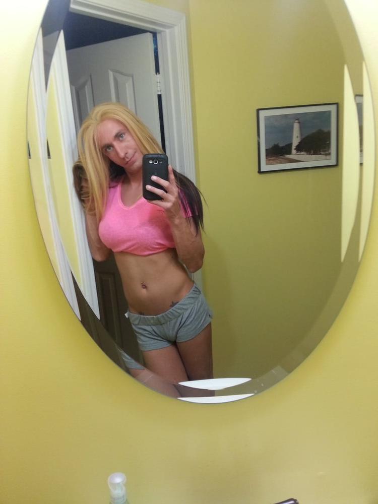 25P slut in the bathroom  KimberlyGeorge