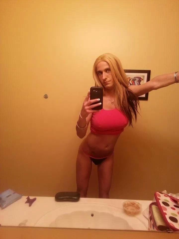 25P slut in the bathroom  KimberlyGeorge