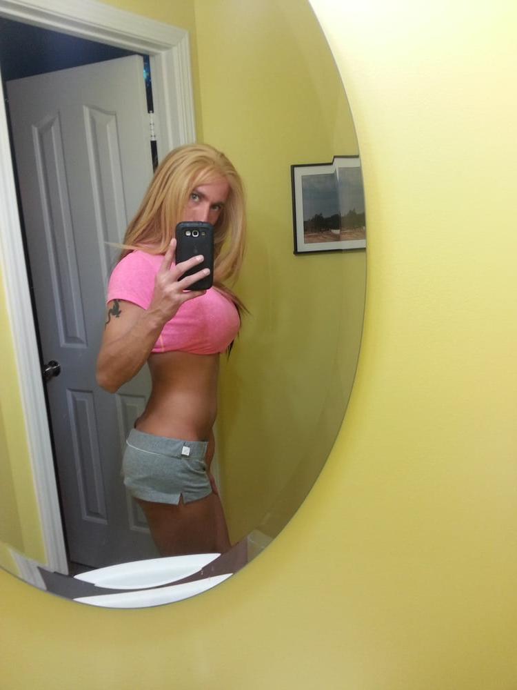 25P slut in the bathroom  KimberlyGeorge