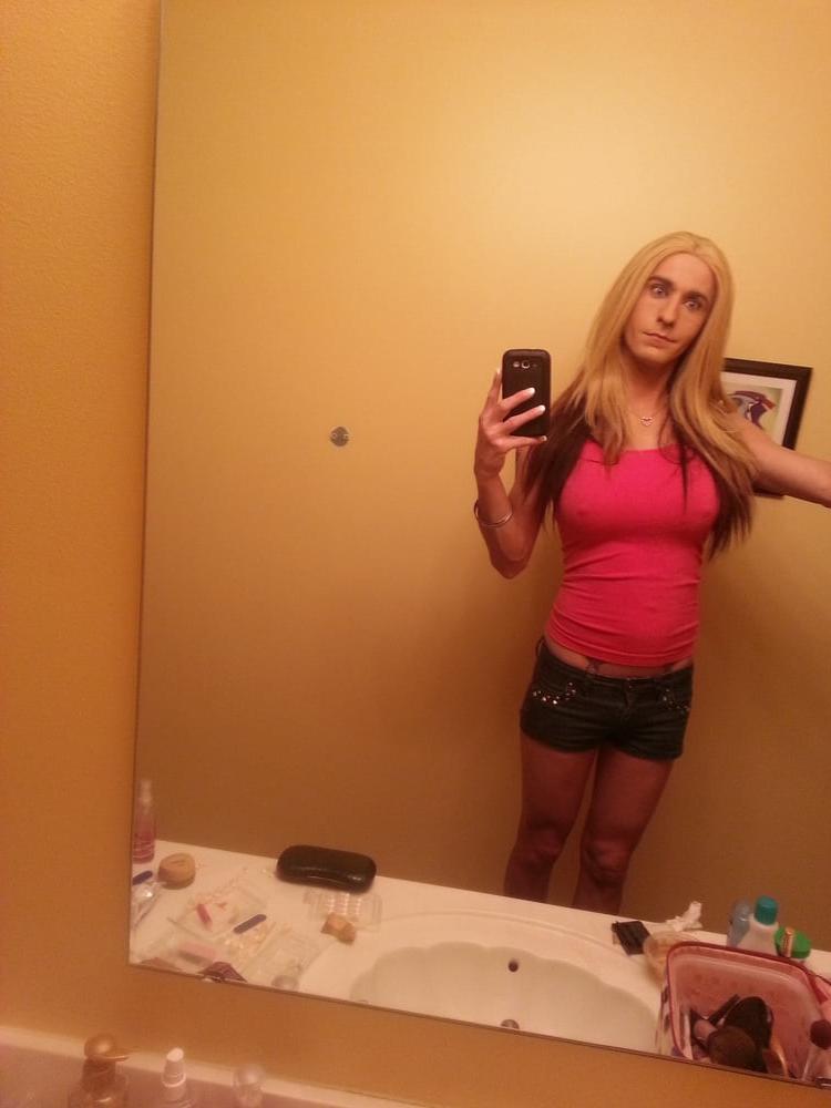 25P slut in the bathroom  KimberlyGeorge