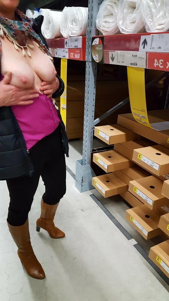 25P Public MILFs 03