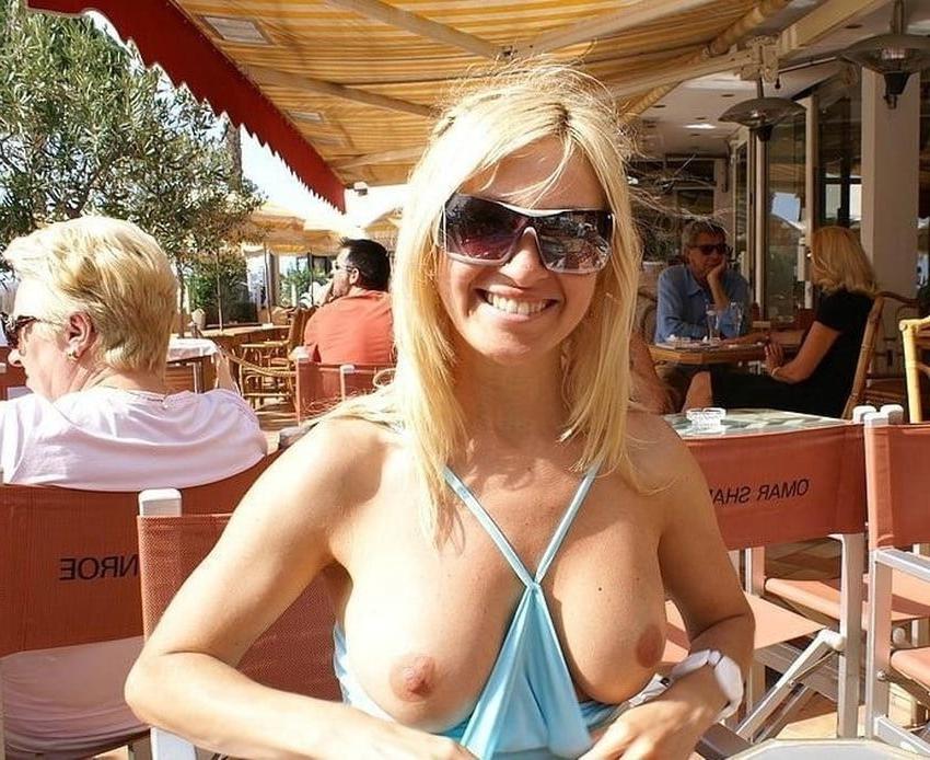 25P Public MILFs 03