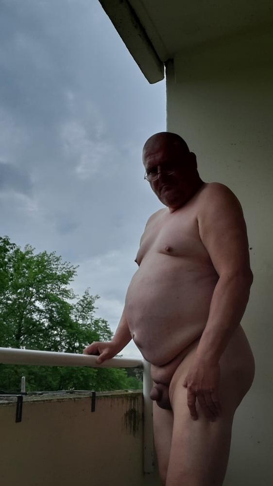 21P fat sau is naked