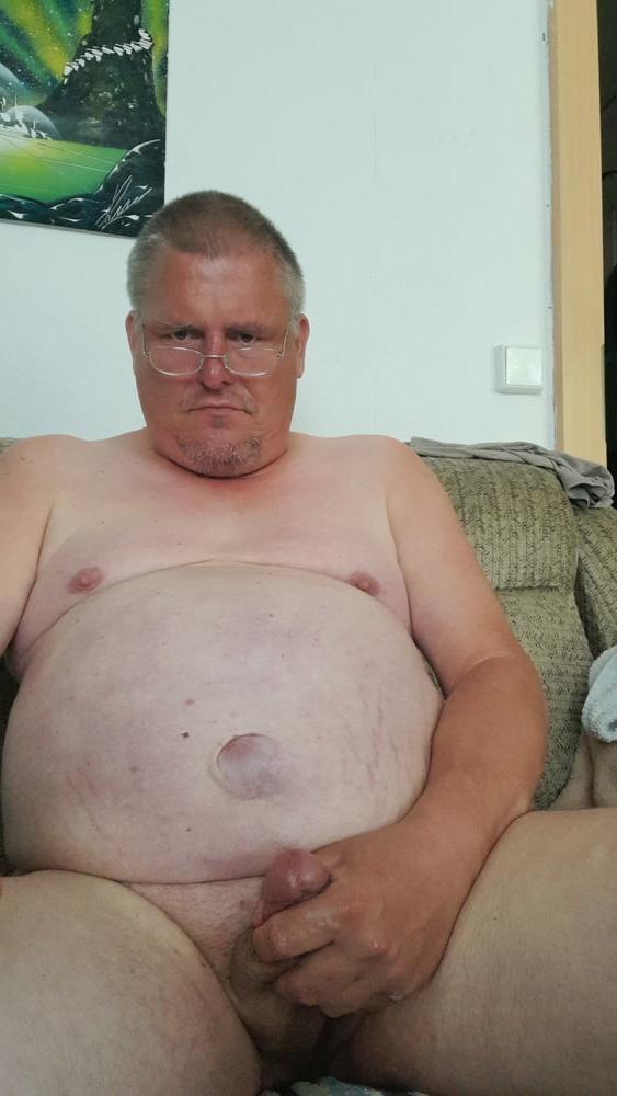 21P fat sau is naked