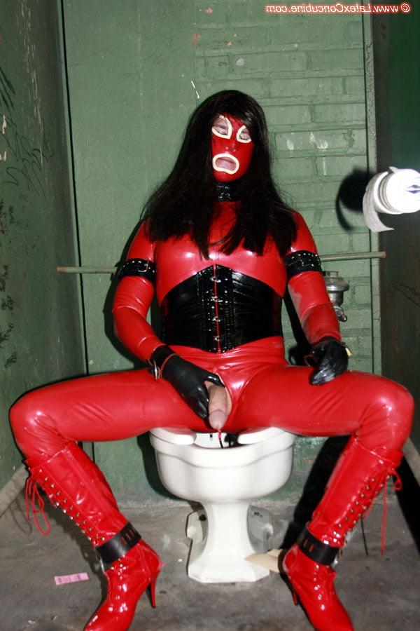 25P Men's Bathroom