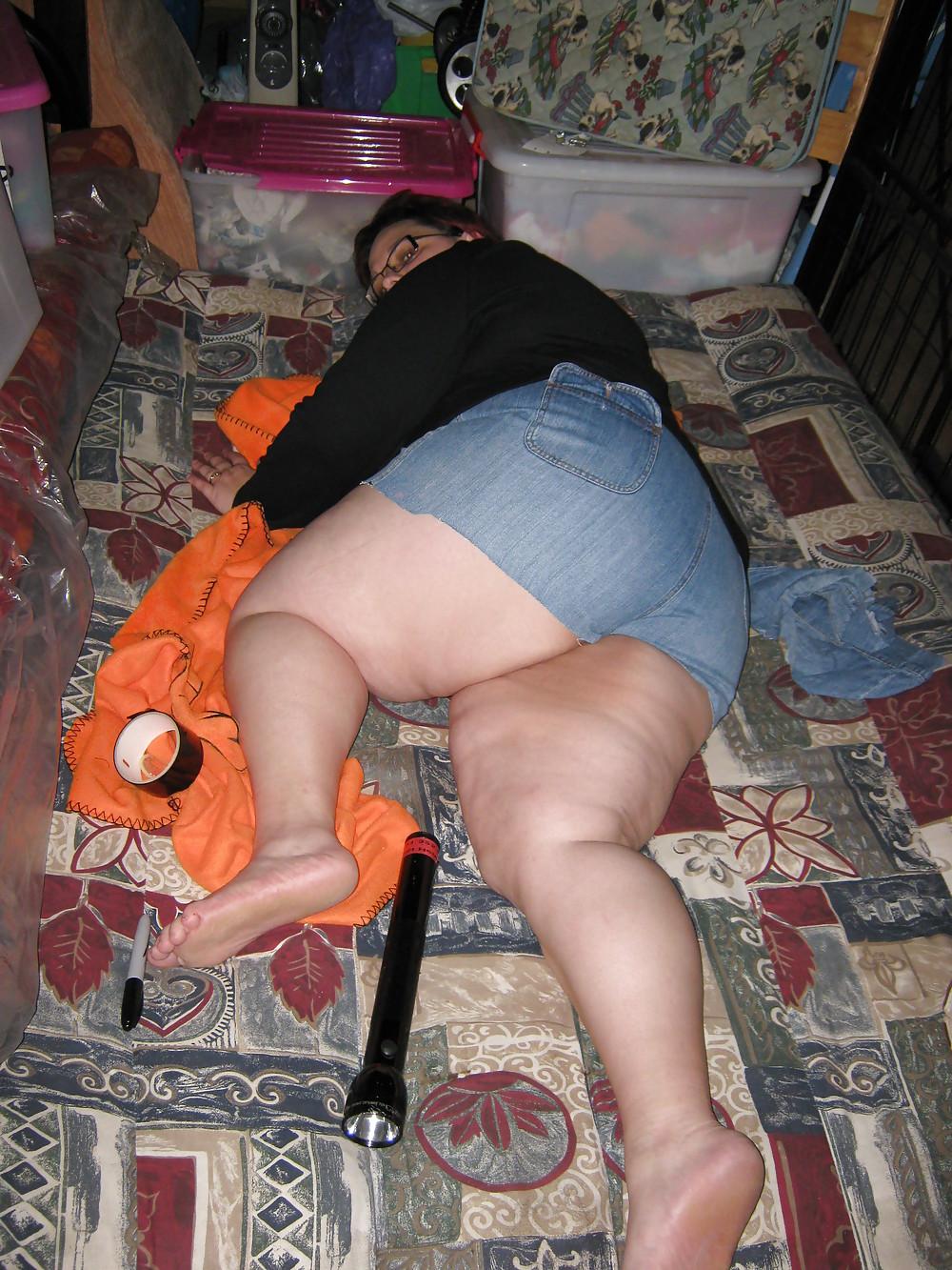 14P Fat Slut In Short Jeans