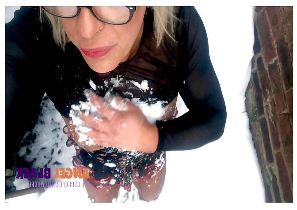 12P Mistress orders Angel 2 piss in the snow