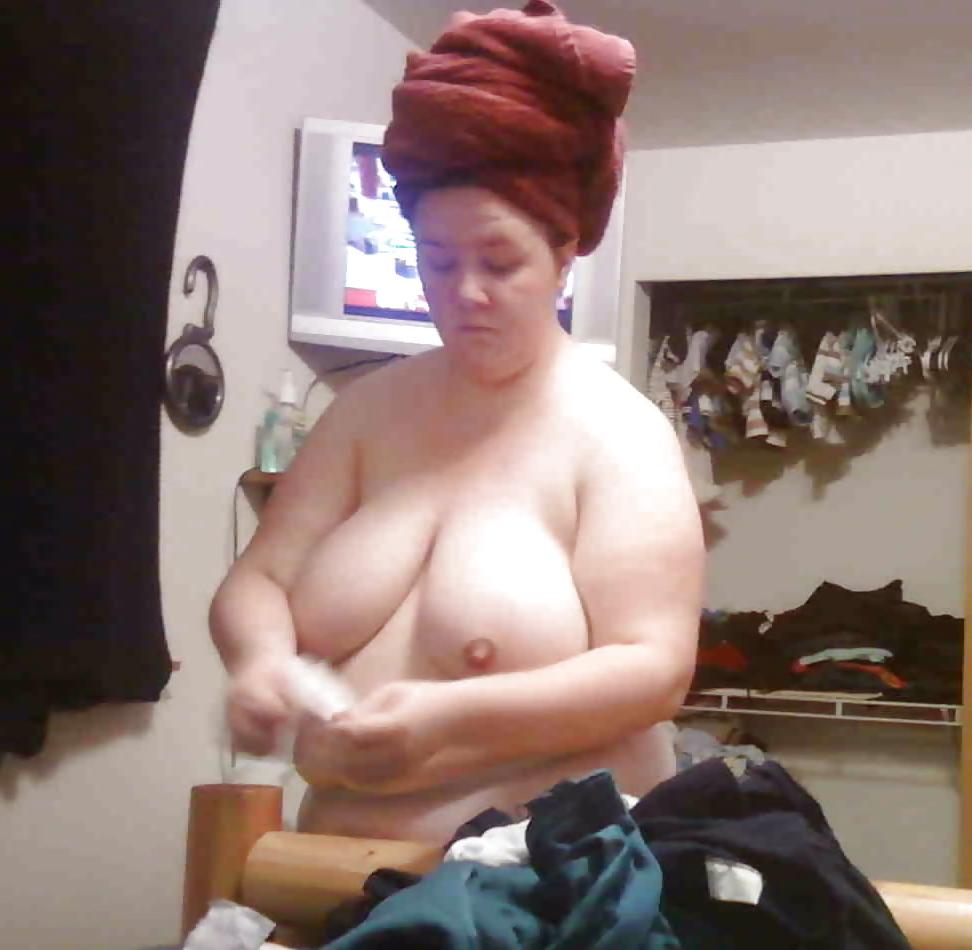 25P Fat Busty Sarah's Private Phone Pics