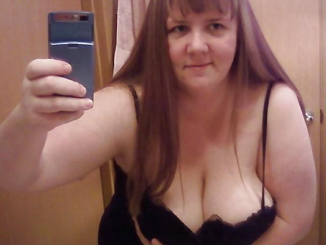 25P Fat Busty Sarah's Private Phone Pics
