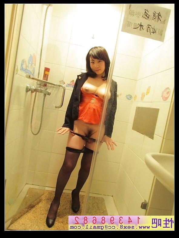 11P Lovely chinese wife squirting milk