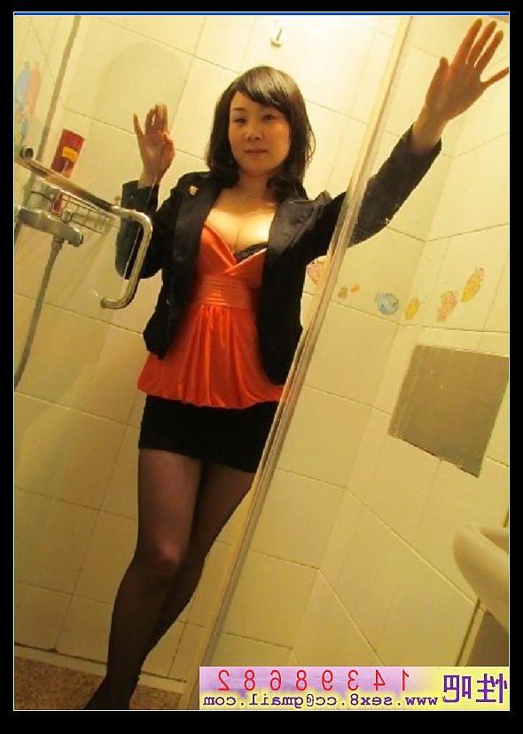 11P Lovely chinese wife squirting milk
