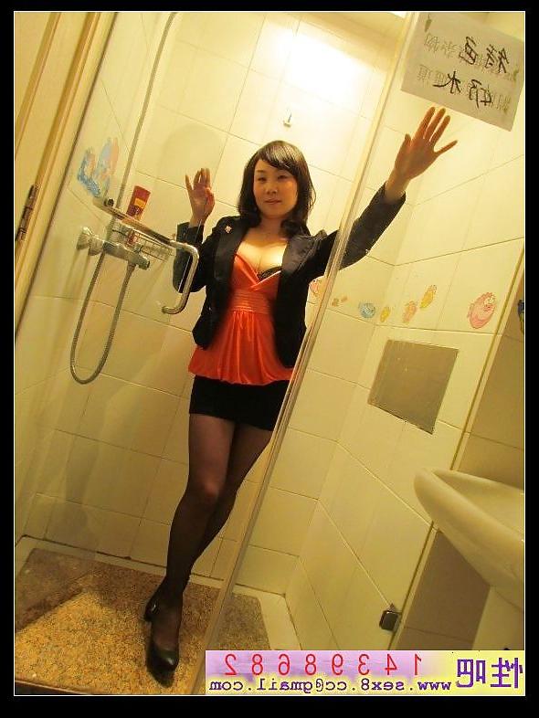 11P Lovely chinese wife squirting milk
