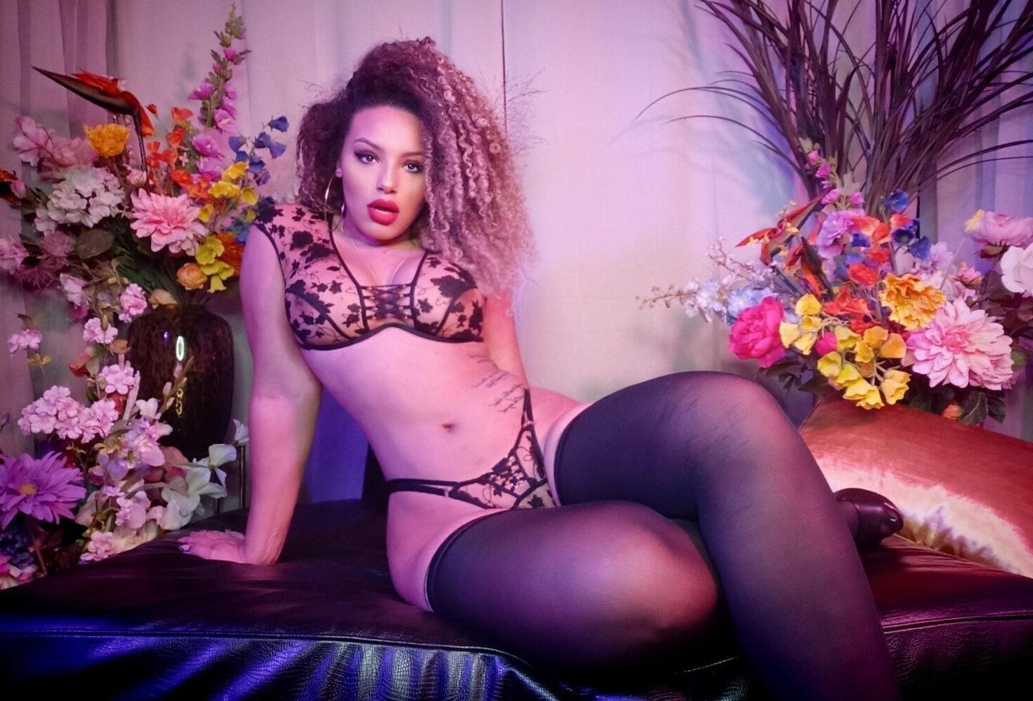 25P Mistress Sophie nude