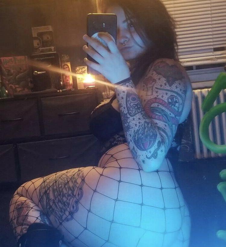 19P Abhor_mistress nude