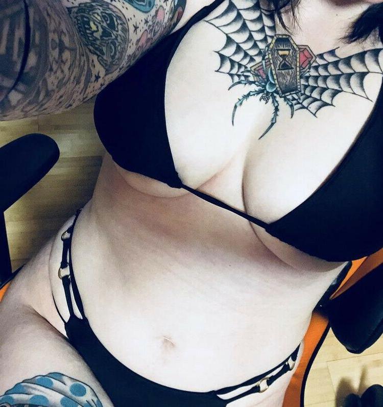 19P Abhor_mistress nude