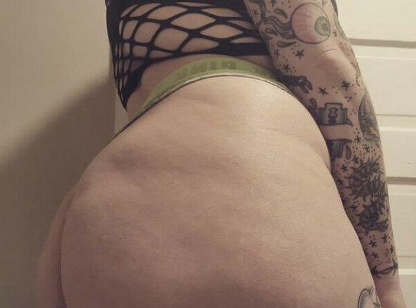 19P Abhor_mistress nude