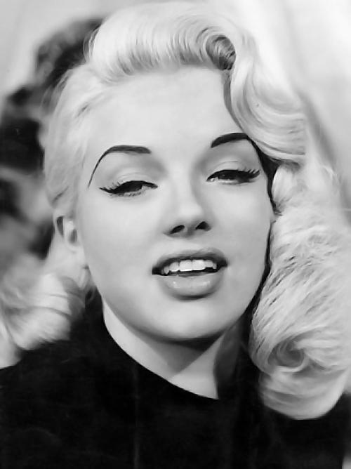 8P Hollywood glamour queen of the 1950 .