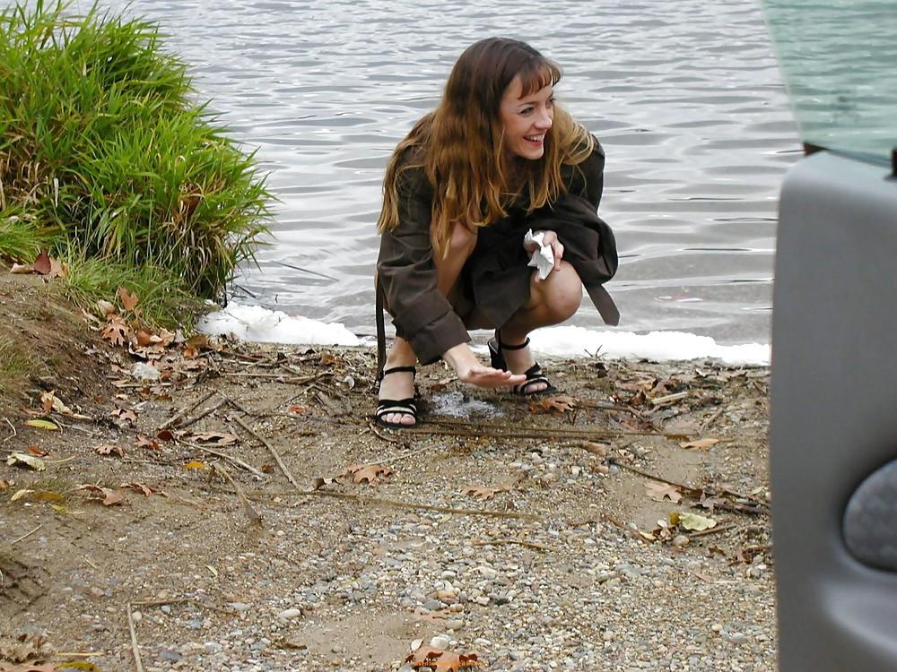 14P Nice (outdoor) toilet and bathroom girls 15