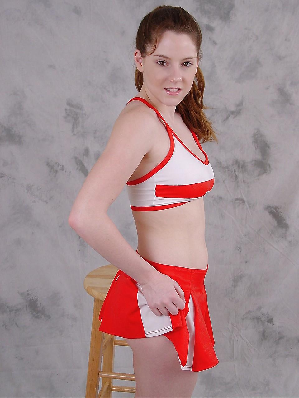 17P NICE & YOUNG CHEERLEADER